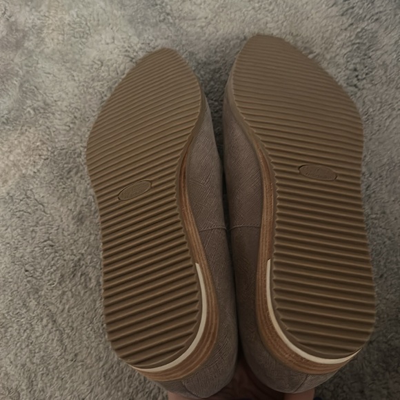 Dr Scholls tan flats - Picture 3 of 5